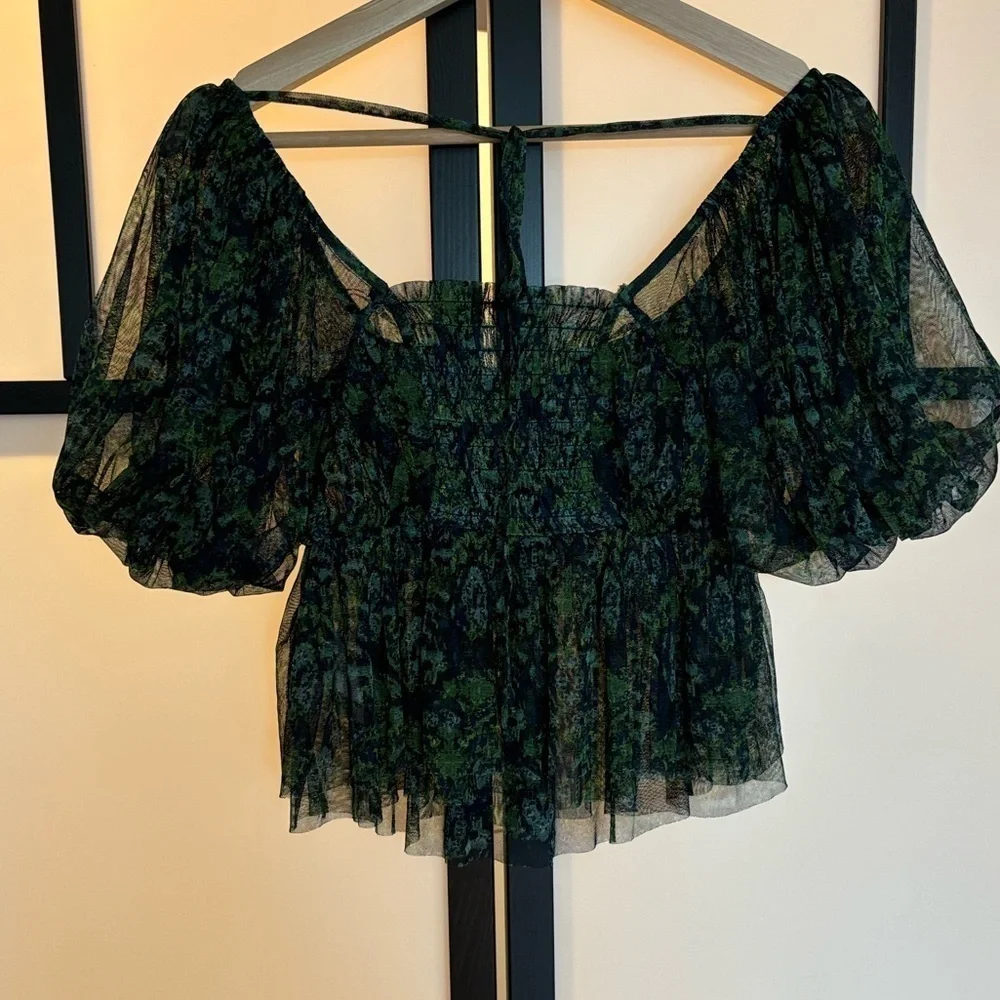 Free People PENELOPE puff sleeve tie at back blouse. Women’s XS‎
